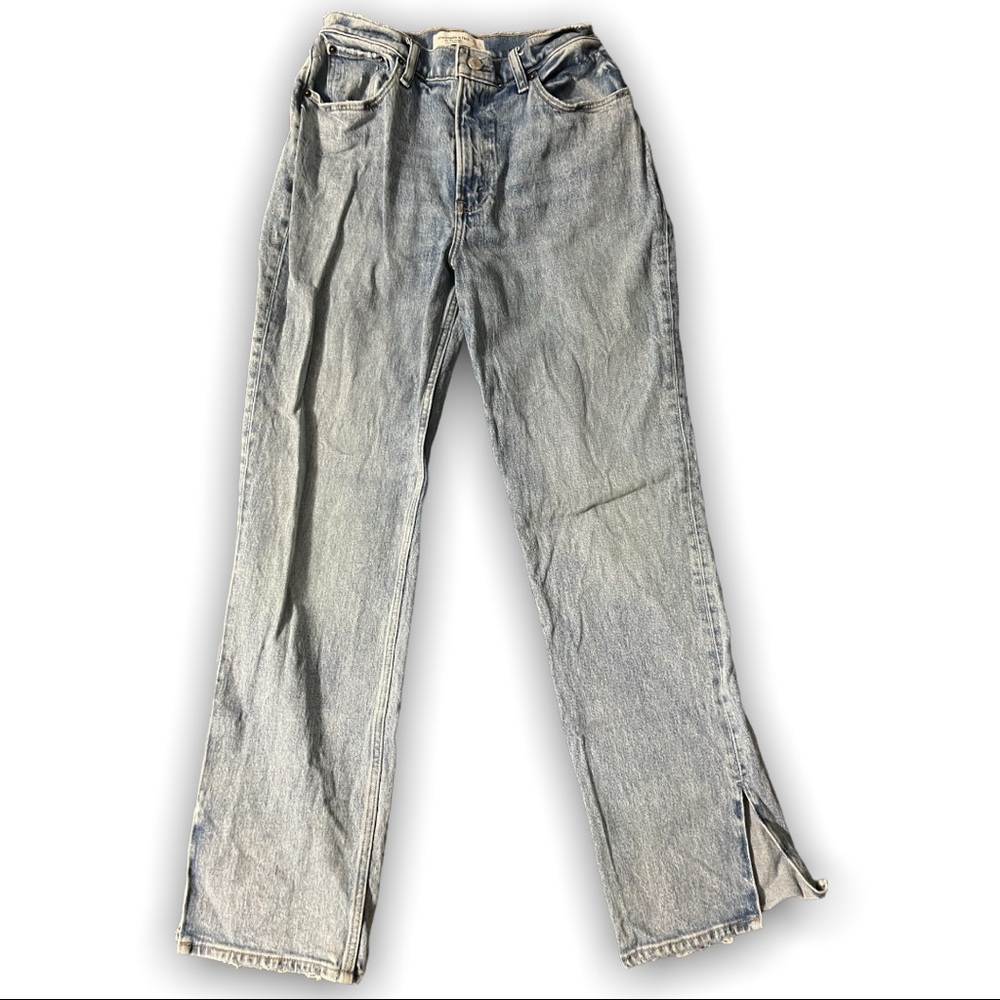 Ambercrombie & Fitch
The ‘90s straight